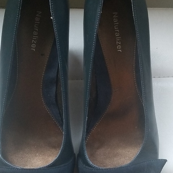 Navy blue chic leather heels - Picture 2 of 4